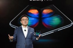 折叠屏:手机市场的强心剂还是长生果?